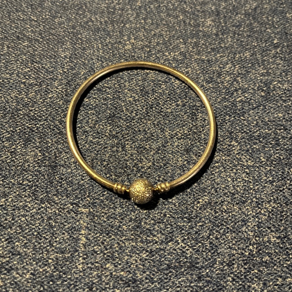 NWOT Authentic Pandora Snowflake Bangle Bracelet